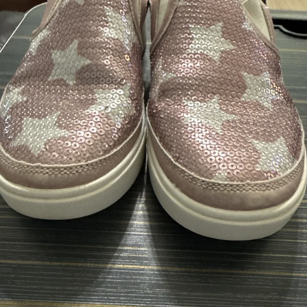 UGG Girls Youth 4 Caplan Sequin Stars Slip-On Sneaker‎ Loafer Pink Stars